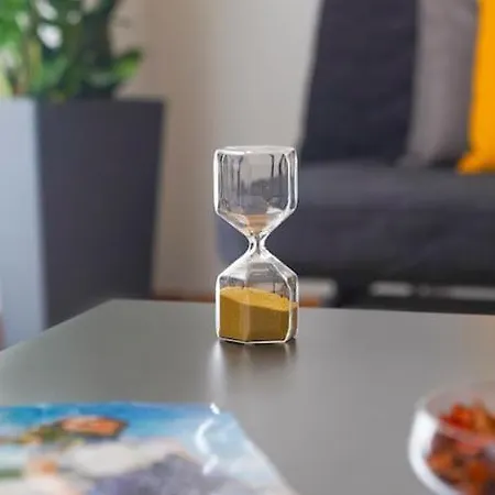 The Hostmaster Cosmopolitan Downtown Scent Apartment