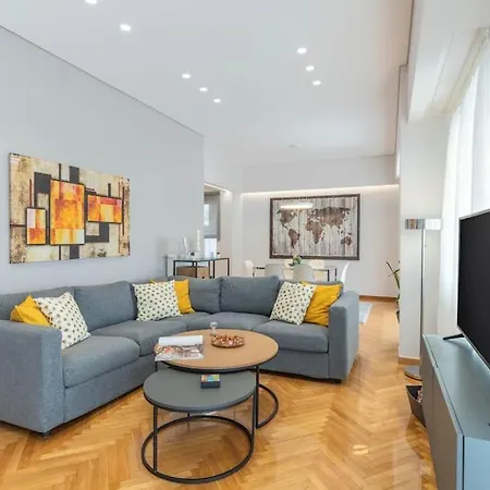The Hostmaster Cosmopolitan Downtown Scent Apartment