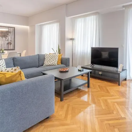 The Hostmaster Cosmopolitan Downtown Scent Apartment *