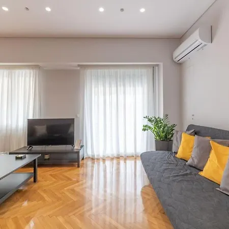 The Hostmaster Cosmopolitan Downtown Scent Apartment *
